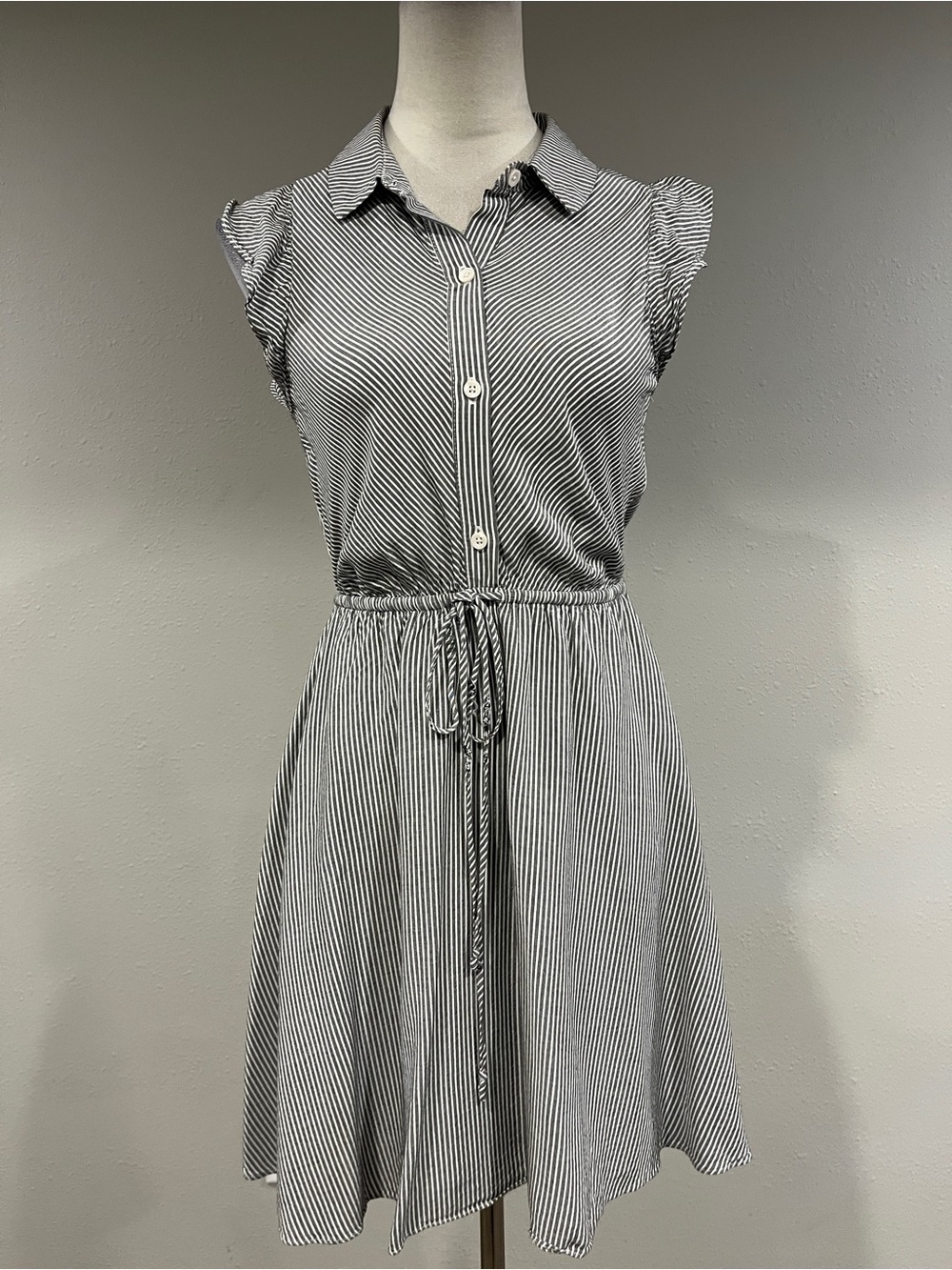 BCBGeneration Sleeveless Black & grey Striped Shirt Dress with Tie Waist size XS